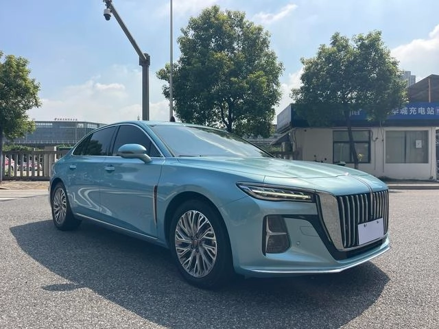 Hongqi H5 2023 2.0T Автоматическая смарт-баннер экстерьер фото 3 Hongqi H5 2023 2.0T Автоматическая смарт-баннер экстерьер фото 3