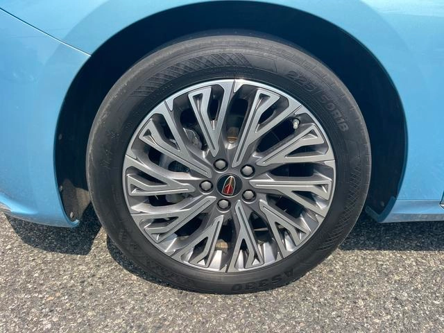 Hongqi H5 2023 2.0T Автоматическая смарт-баннер экстерьер фото 4 Hongqi H5 2023 2.0T Автоматическая смарт-баннер экстерьер фото 4