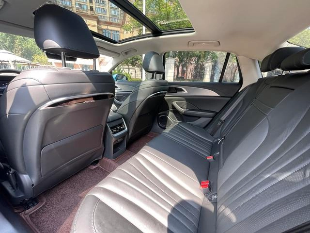 Hongqi H5 2023 2.0T Автоматическая смарт-баннер экстерьер фото 8 Hongqi H5 2023 2.0T Автоматическая смарт-баннер экстерьер фото 8