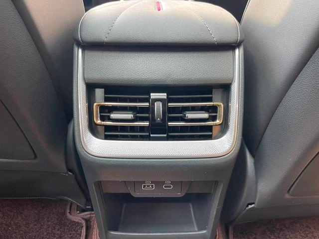 Hongqi H5 2023 2.0T Автоматическая смарт-баннер экстерьер фото 9 Hongqi H5 2023 2.0T Автоматическая смарт-баннер экстерьер фото 9
