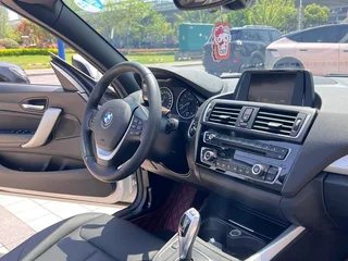 BMW 2 Series (Imported) 2015 220i Coupé convertible Tipo líder interior foto 13