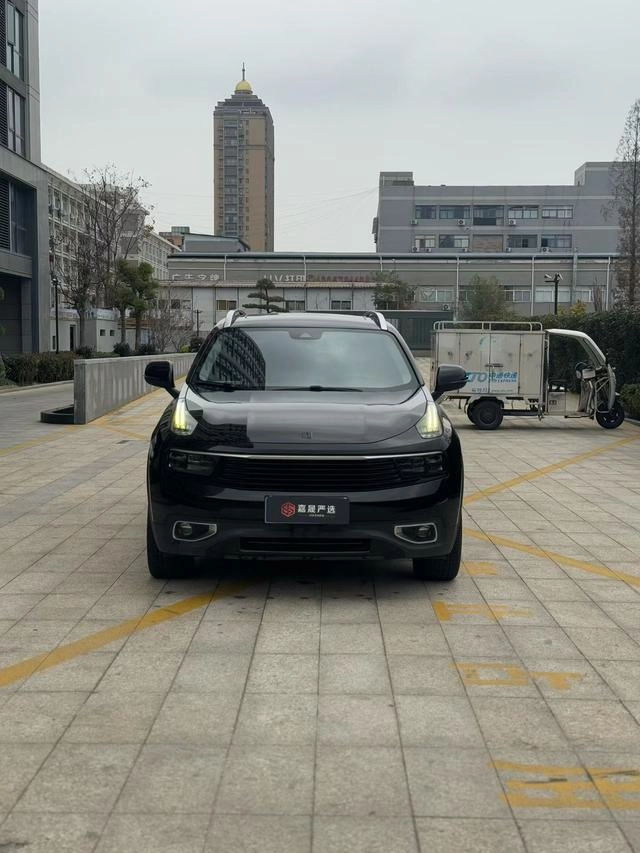 Lynk & Co 01 2017 2.0T Tipo de tracción en dos ruedas Pro Versión exterior foto 2 Lynk & Co 01 2017 2.0T Tipo de tracción en dos ruedas Pro Versión exterior foto 2