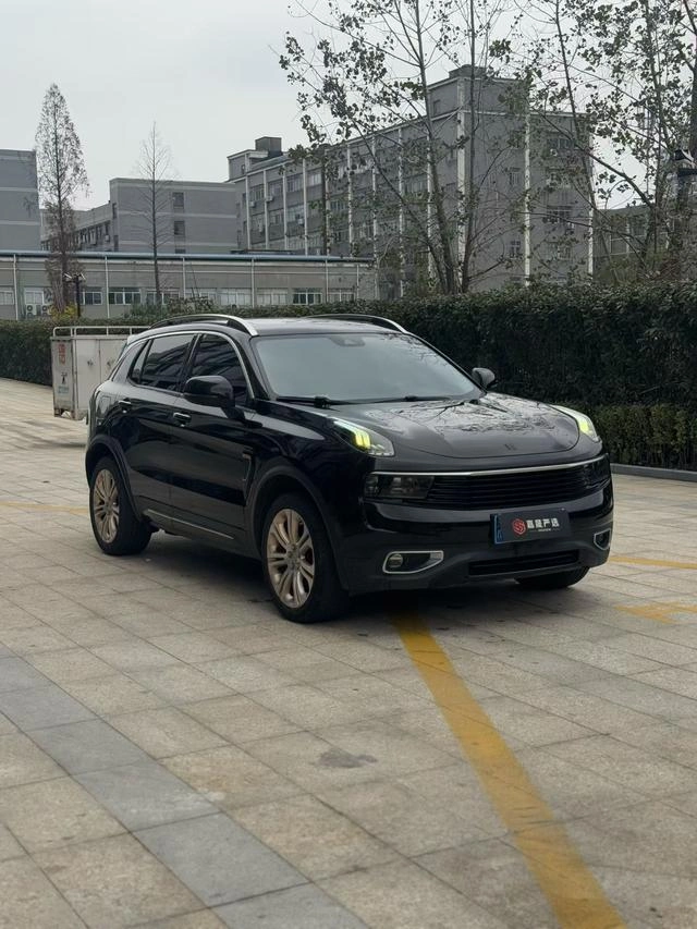 Lynk & Co 01 2017 2.0T Tipo de tracción en dos ruedas Pro Versión exterior foto 3 Lynk & Co 01 2017 2.0T Tipo de tracción en dos ruedas Pro Versión exterior foto 3
