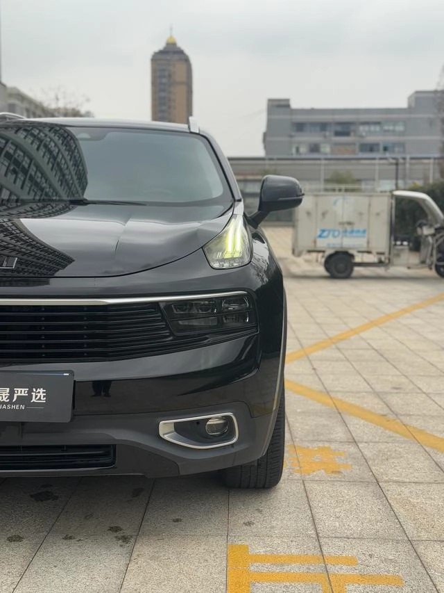 Lynk & Co 01 2017 2.0T Tipo de tracción en dos ruedas Pro Versión exterior foto 4 Lynk & Co 01 2017 2.0T Tipo de tracción en dos ruedas Pro Versión exterior foto 4