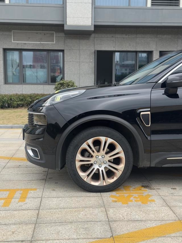 Lynk & Co 01 2017 2.0T Tipo de tracción en dos ruedas Pro Versión exterior foto 5 Lynk & Co 01 2017 2.0T Tipo de tracción en dos ruedas Pro Versión exterior foto 5