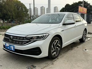 Sagitar 2023 200TSI DSG Version de survol