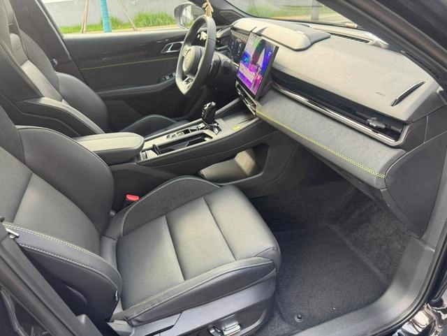 Lynk & Co 03 2023 2.0TD DCT Strength Halo interior photo 15 Lynk & Co 03 2023 2.0TD DCT Strength Halo interior photo 15