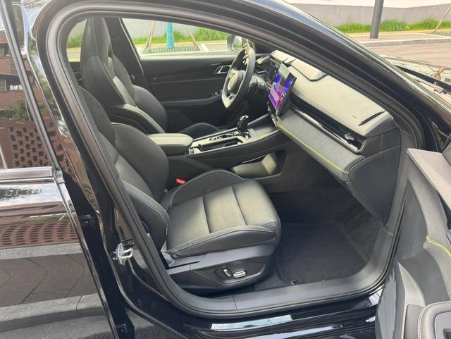 Lynk & Co 03 2023 2.0TD DCT Strength Halo interior photo 16 Lynk & Co 03 2023 2.0TD DCT Strength Halo interior photo 16