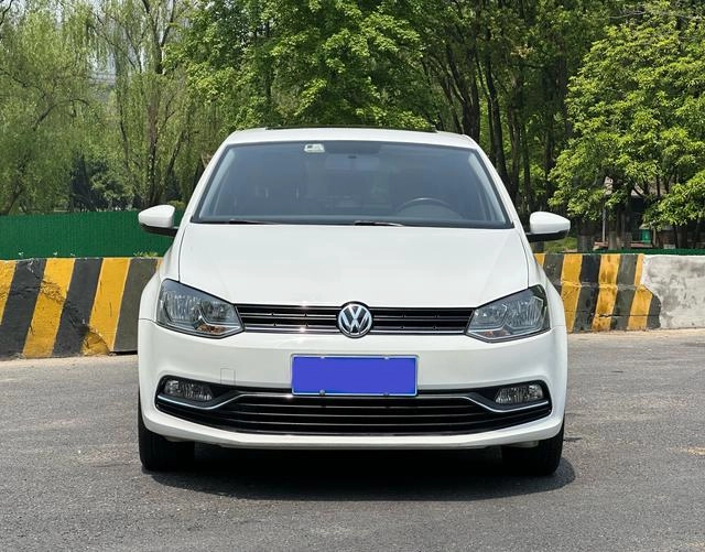 Volkswagen Polo 2016 1.6L Tipo de confort automático exterior foto 2 Volkswagen Polo 2016 1.6L Tipo de confort automático exterior foto 2