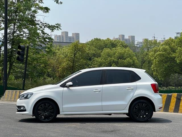 Volkswagen Polo 2016 1.6L Tipo de confort automático exterior foto 4 Volkswagen Polo 2016 1.6L Tipo de confort automático exterior foto 4