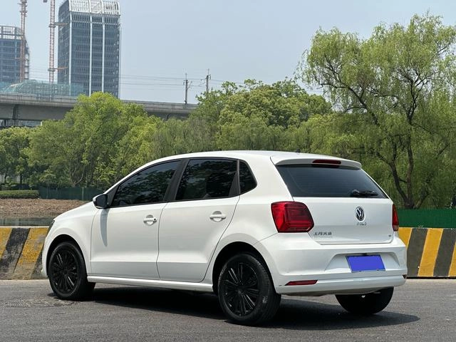 Volkswagen Polo 2016 1.6L Tipo de confort automático exterior foto 5 Volkswagen Polo 2016 1.6L Tipo de confort automático exterior foto 5