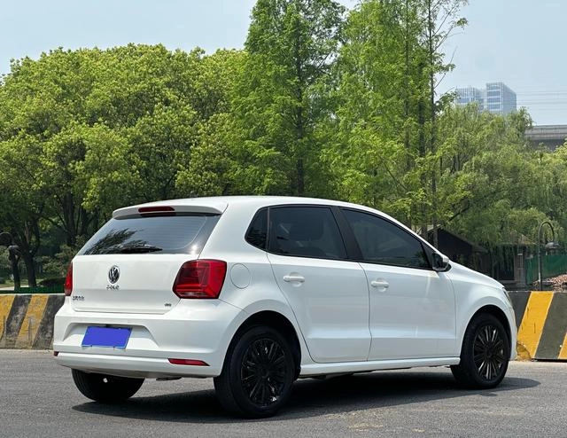 Volkswagen Polo 2016 1.6L Tipo de confort automático exterior foto 7 Volkswagen Polo 2016 1.6L Tipo de confort automático exterior foto 7