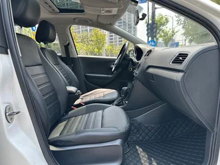 Volkswagen Polo 2016 1.6L Tipo de confort automático interior foto 11 Volkswagen Polo 2016 1.6L Tipo de confort automático interior foto 11