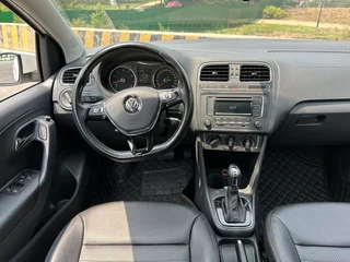 Volkswagen Polo 2016 1.6L Tipo de confort automático interior foto 12 Volkswagen Polo 2016 1.6L Tipo de confort automático interior foto 12