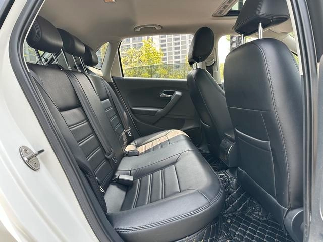 Volkswagen Polo 2016 1.6L Tipo de confort automático interior foto 13 Volkswagen Polo 2016 1.6L Tipo de confort automático interior foto 13
