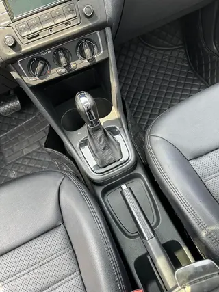 Volkswagen Polo 2016 1.6L Tipo de confort automático interior foto 18 Volkswagen Polo 2016 1.6L Tipo de confort automático interior foto 18