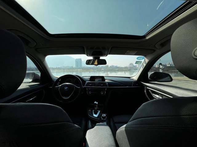 BMW 3 Series 2018 320Li Traje de lujo líder interior foto 11 BMW 3 Series 2018 320Li Traje de lujo líder interior foto 11