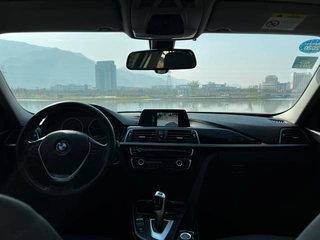BMW 3 Series 2018 320Li Traje de lujo líder interior foto 12 BMW 3 Series 2018 320Li Traje de lujo líder interior foto 12
