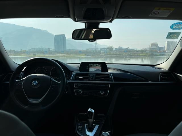 BMW 3 Series 2018 320Li Traje de lujo líder interior foto 12 BMW 3 Series 2018 320Li Traje de lujo líder interior foto 12