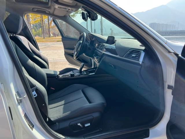 BMW 3 Series 2018 320Li Traje de lujo líder interior foto 14 BMW 3 Series 2018 320Li Traje de lujo líder interior foto 14