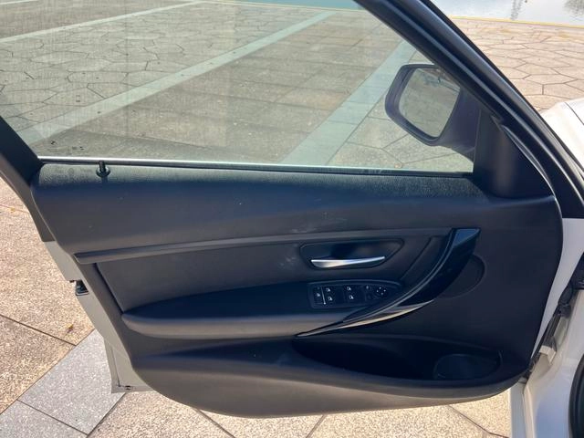 BMW 3 Series 2018 320Li Traje de lujo líder interior foto 15 BMW 3 Series 2018 320Li Traje de lujo líder interior foto 15