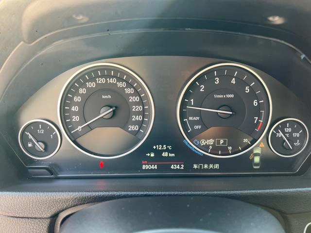 BMW 3 Series 2018 320Li Traje de lujo líder interior foto 17 BMW 3 Series 2018 320Li Traje de lujo líder interior foto 17
