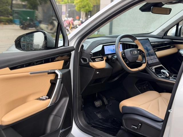 Geely Boyue L 2023 1.5TD DCT Premium Trim exterior photo 4 Geely Boyue L 2023 1.5TD DCT Premium Trim exterior photo 4