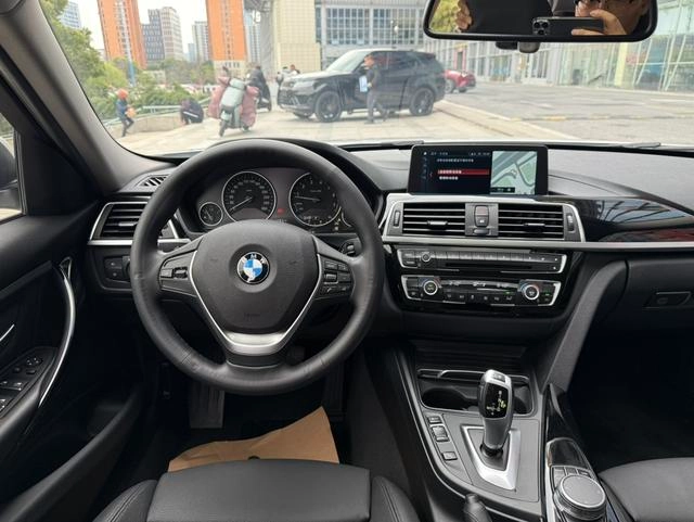 BMW 3 Series 2019 320Li Estilo de moda interior foto 15 BMW 3 Series 2019 320Li Estilo de moda interior foto 15