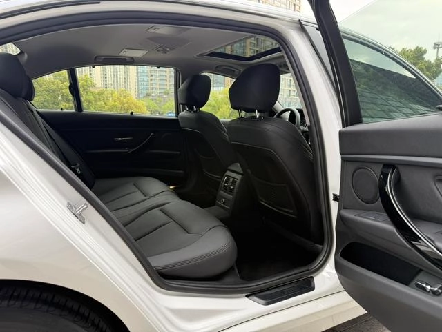 BMW 3 Series 2019 320Li Estilo de moda interior foto 16 BMW 3 Series 2019 320Li Estilo de moda interior foto 16
