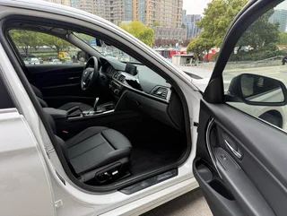 BMW 3 Series 2019 320Li Estilo de moda interior foto 17 BMW 3 Series 2019 320Li Estilo de moda interior foto 17