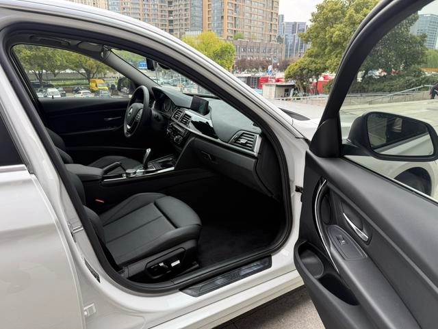 BMW 3 Series 2019 320Li Estilo de moda interior foto 17 BMW 3 Series 2019 320Li Estilo de moda interior foto 17