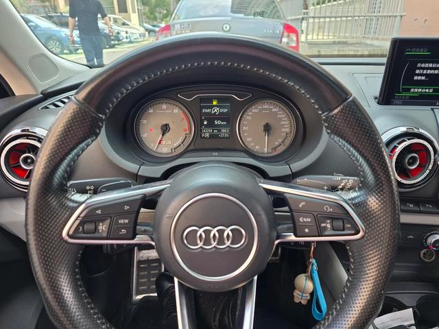 Audi A3 2014 Sportback 35 TFSI Automático agresivo exterior foto 2 Audi A3 2014 Sportback 35 TFSI Automático agresivo exterior foto 2