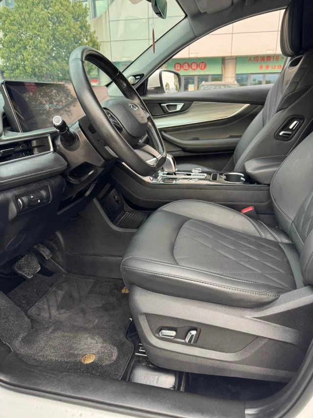 Chery Ruihu 8 PLUS Kunpeng e 2022 1.5T Город e+ интерьер фото 8 Chery Ruihu 8 PLUS Kunpeng e 2022 1.5T Город e+ интерьер фото 8