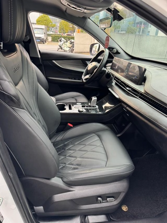 Chery Ruihu 8 PLUS Kunpeng e 2022 1.5T Город e+ интерьер фото 11 Chery Ruihu 8 PLUS Kunpeng e 2022 1.5T Город e+ интерьер фото 11