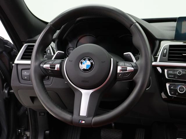 BMW 3 Series GT 2019 330i xDrive M Edición nocturna deportiva interior foto 16 BMW 3 Series GT 2019 330i xDrive M Edición nocturna deportiva interior foto 16