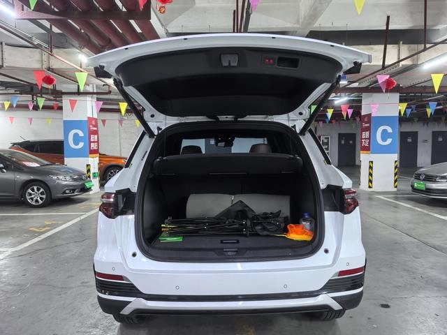 BYD Song Pro DM 2022 DM-i 51km Люксовый интерьер фото 20 BYD Song Pro DM 2022 DM-i 51km Люксовый интерьер фото 20