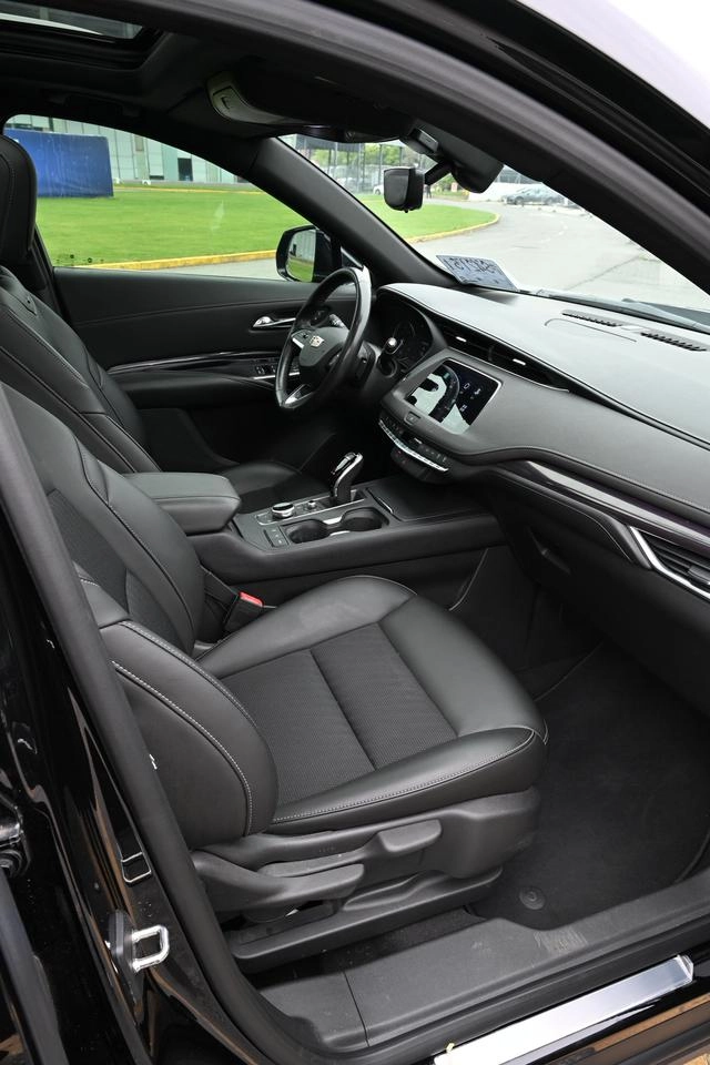 Cadillac XT4 2020 Restyling 28T Two-wheel drive technology type exterior photo 6