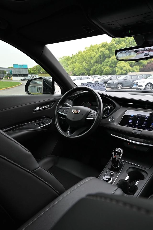 Cadillac XT4 2020 Restyling 28T Two-wheel drive technology type interior photo 8