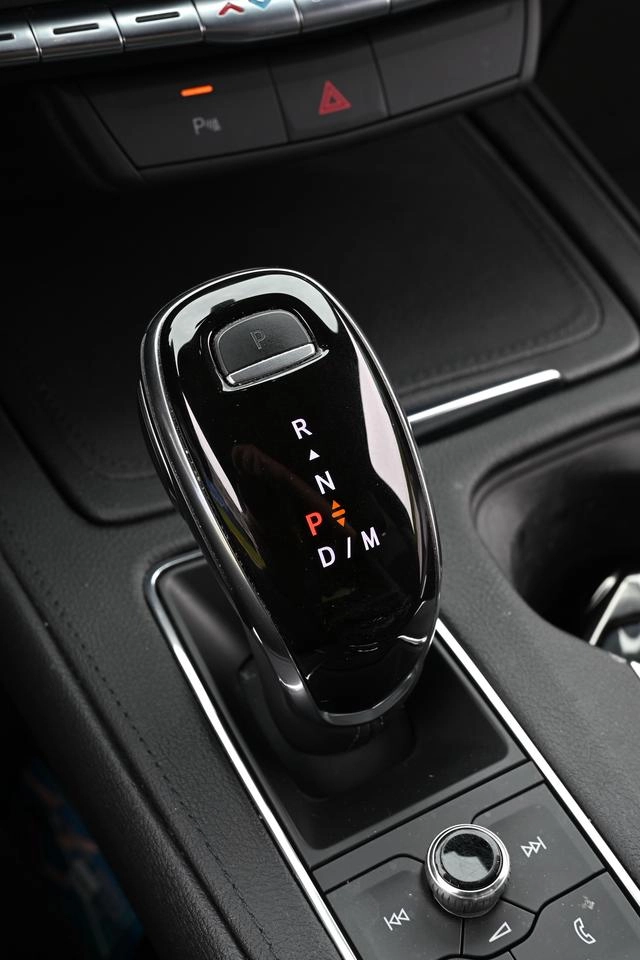 Cadillac XT4 2020 Restyling 28T Two-wheel drive technology type interior photo 11