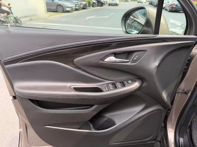 Buick Envision 2018 20T Modèle de pointe à deux roues motrices extérieur photo 4 Buick Envision 2018 20T Modèle de pointe à deux roues motrices extérieur photo 4