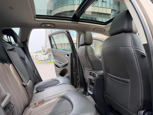 Buick Envision 2018 20T Modèle de pointe à deux roues motrices intérieur photo 9 Buick Envision 2018 20T Modèle de pointe à deux roues motrices intérieur photo 9