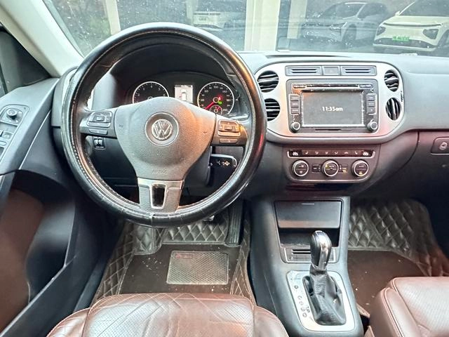 Volkswagen Tiguan 2013 1.8TSI Type de luxe automatique à quatre roues motrices intérieur photo 10 Volkswagen Tiguan 2013 1.8TSI Type de luxe automatique à quatre roues motrices intérieur photo 10