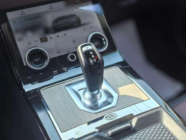 Land Rover Range Rover Evoque 2021 Aurora L 249PS R-Dynamic SE Édition Deluxe intérieur photo 13 Land Rover Range Rover Evoque 2021 Aurora L 249PS R-Dynamic SE Édition Deluxe intérieur photo 13