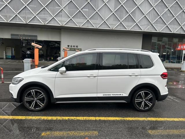 Volkswagen Touran L 2021 280TSI DSG Version de démarcation 7 Siège extérieur photo 3 Volkswagen Touran L 2021 280TSI DSG Version de démarcation 7 Siège extérieur photo 3