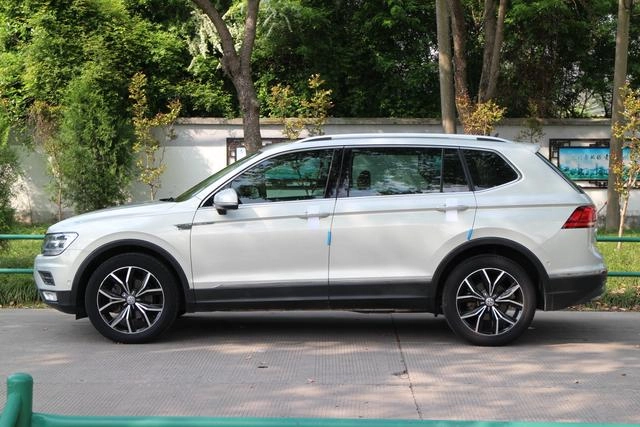 Volkswagen Tiguan L 2019 330TSI Automatic two-wheel drive smart deluxe edition country VI exterior photo 4 Volkswagen Tiguan L 2019 330TSI Automatic two-wheel drive smart deluxe edition country VI exterior photo 4