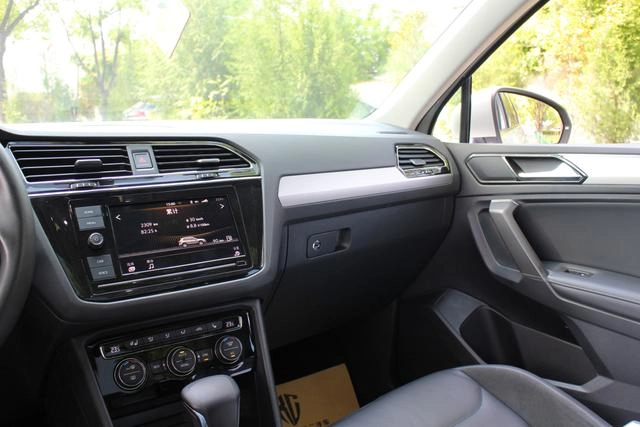 Volkswagen Tiguan L 2019 330TSI Automatic two-wheel drive smart deluxe edition country VI exterior photo 6 Volkswagen Tiguan L 2019 330TSI Automatic two-wheel drive smart deluxe edition country VI exterior photo 6