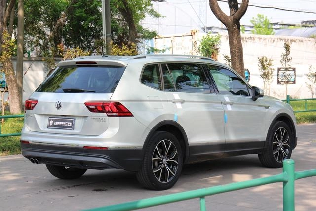 Volkswagen Tiguan L 2019 330TSI Automatic two-wheel drive smart deluxe edition country VI interior photo 12 Volkswagen Tiguan L 2019 330TSI Automatic two-wheel drive smart deluxe edition country VI interior photo 12