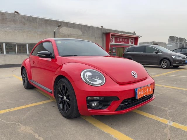 Volkswagen Beetle 2018 180TSI Edición especial de la serie Obsidian exterior foto 3