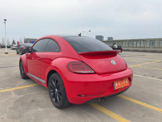 Volkswagen Beetle 2018 180TSI Edición especial de la serie Obsidian exterior foto 4