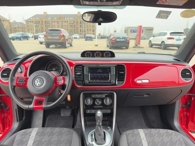 Volkswagen Beetle 2018 180TSI Edición especial de la serie Obsidian exterior foto 9